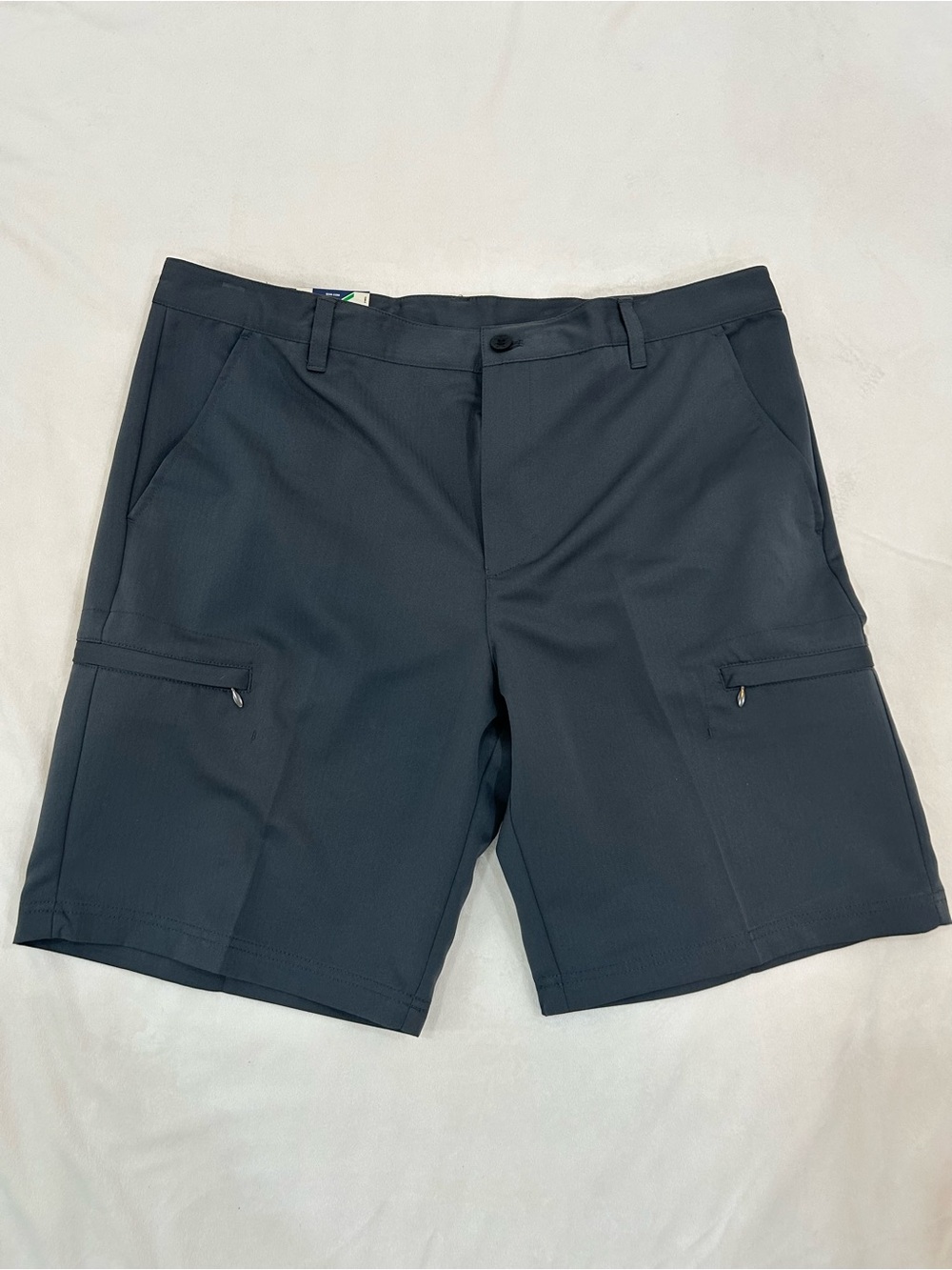 Izod Golf Straight Fit Men’s Shorts, Size 40, NWT
